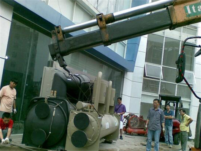 民和随车吊和汽车吊的核心区别是什么？哪种更省钱？